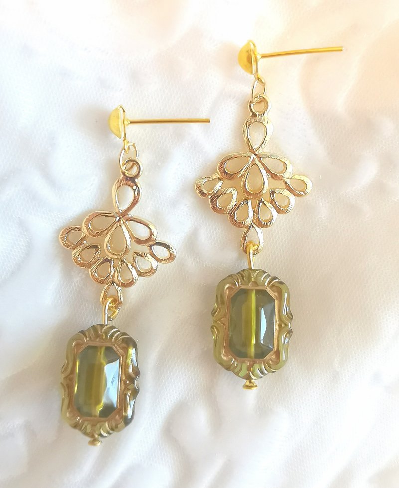 [Graduation Gift] [Christmas Gift Box] German-made hand-painted beaded Bronze electro-gold Stone earrings (can be changed into Clip-On) - ต่างหู - ทองแดงทองเหลือง สีเขียว