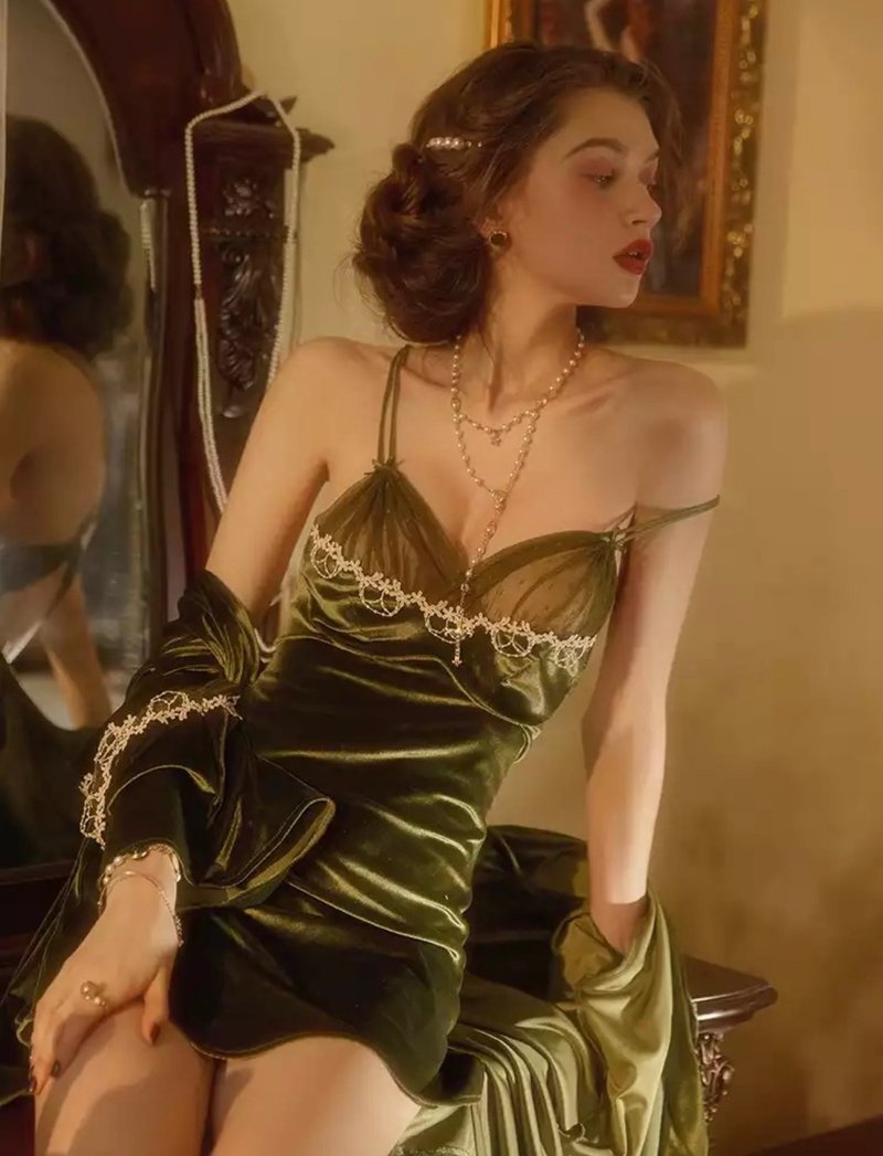 Nightgown green velvet dress set with robe - 居家服/睡衣 - 其他材質 