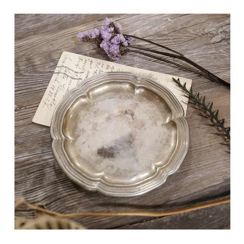 西班牙老件.早期鎳銀鍍銀金屬合金圓盤.小置物盤.花邊造型收納盤 - 其他 - 其他金屬 