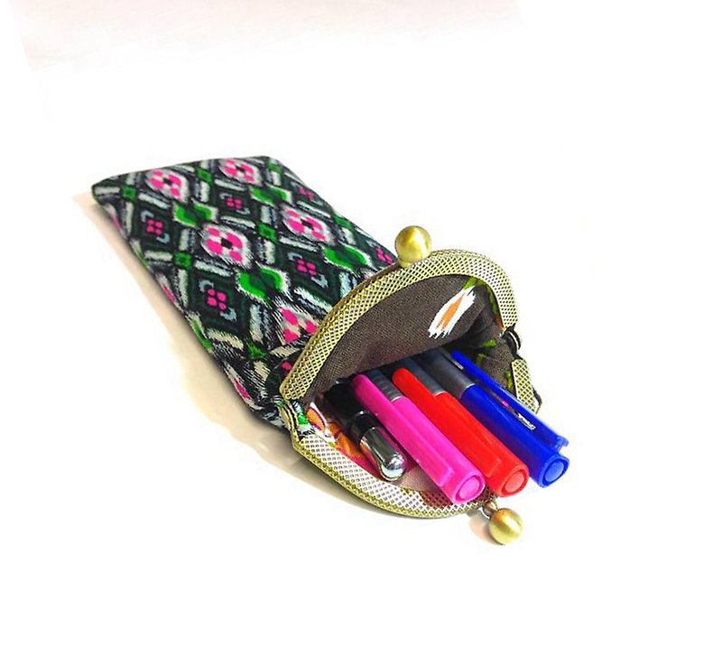 【MY。手作】pen case / kisslock frame pen case / cosmetic bag / brushes case / Bohemian clutch - Pencil Cases - Cotton & Hemp Multicolor
