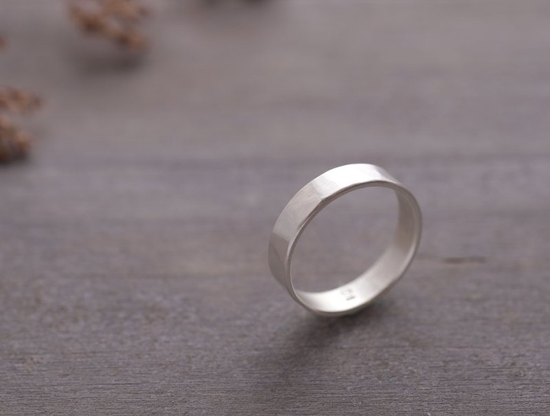 ni.kou sterling silver hammer corrugated single ring men's ring women's ring tail ring (wide version) - แหวนทั่วไป - โลหะ 