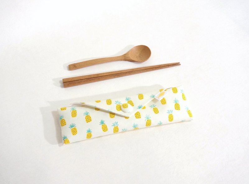 / Pineapple // cutlery bag / brush bag / stationery pencil case - กล่องเก็บของ - ผ้าฝ้าย/ผ้าลินิน สีเหลือง