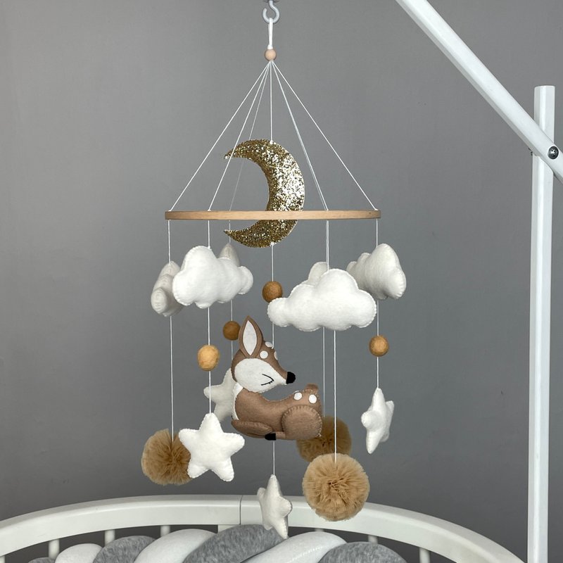 Deer baby mobile Neutral crib mobile Felt nursery mobile Gift for newborn - ของเล่นเด็ก - วัสดุอื่นๆ สีนำ้ตาล