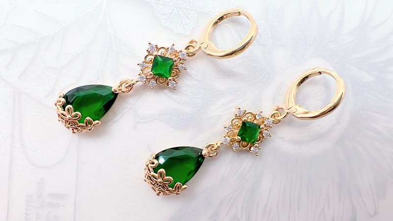 | Magician Series | Jade Morning Dew Noble Green Customized Hoop Earrings Gift Packaging - Earrings & Clip-ons - Other Materials Green