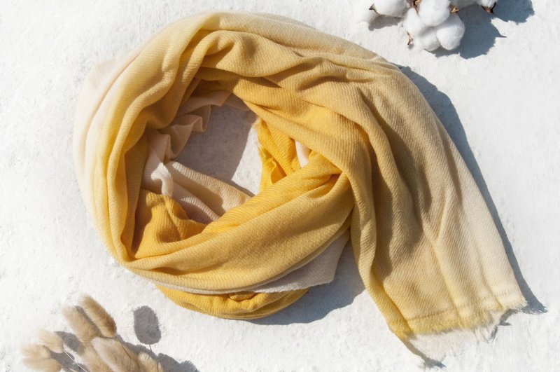喀什米爾Cashmere/羊絨圍巾/純羊毛圍巾披巾/戒指絨披肩-黃白漸層 - 圍巾/披肩 - 羊毛 黃色