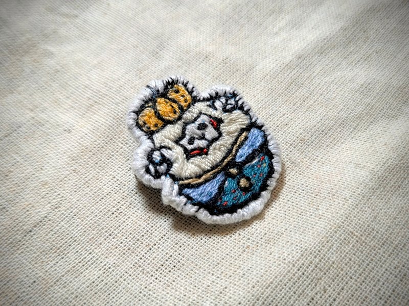【小作品】毛茸茸小國王與南瓜皇冠/ 手工刺繡胸針•原創插畫設計 - 徽章/別針 - 繡線 