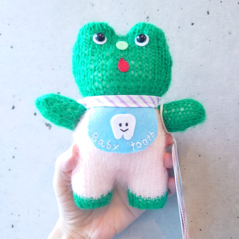 Stuffed Animal, Amigurumi April the Frog, Handmade, Unique - ตุ๊กตา - ขนแกะ สีเขียว