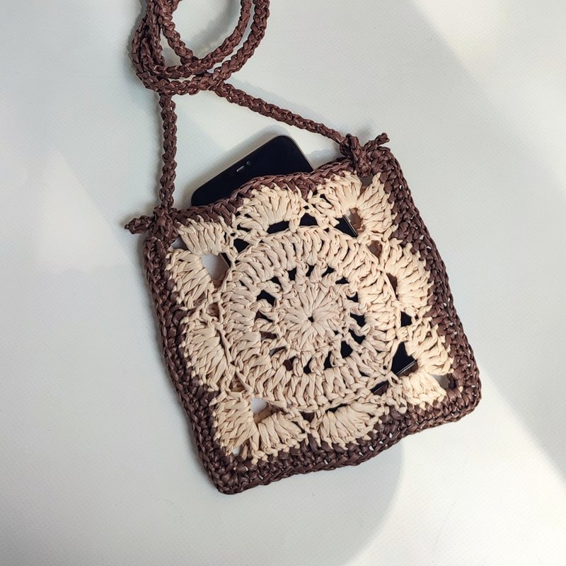 small bag natural raffia granny square phone bag - 側背包/斜背包 - 竹 咖啡色