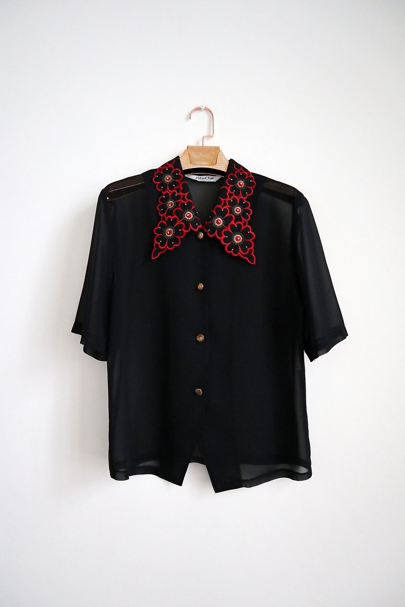 Pumpkin Vintage. Vintage flower collar chiffon shirt - เสื้อเชิ้ตผู้หญิง - เส้นใยสังเคราะห์ สีดำ