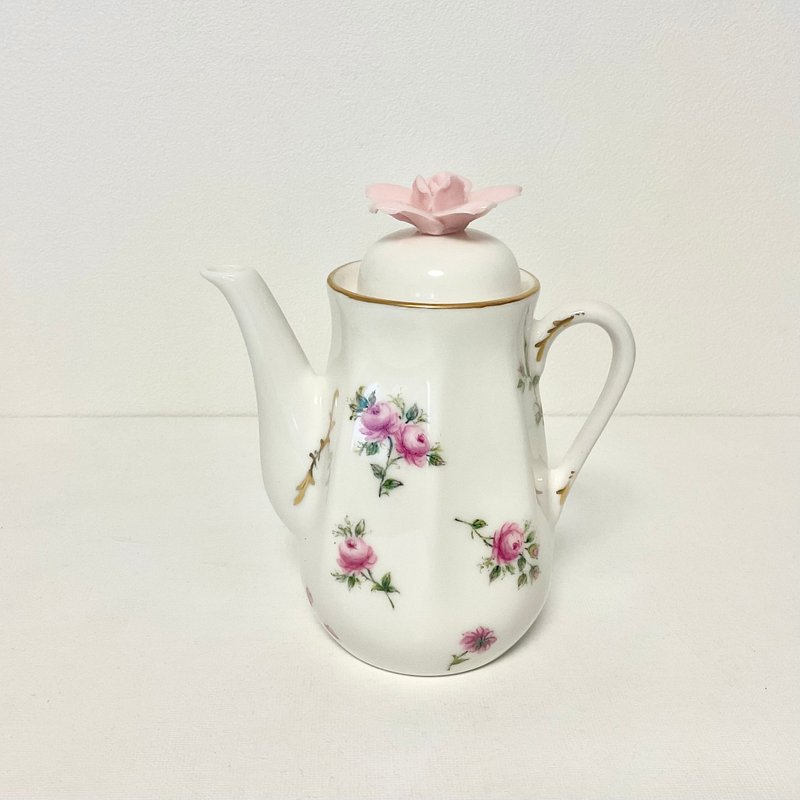 Handpainted pink rose milk pot - ขวดใส่เครื่องปรุง - เครื่องลายคราม ขาว