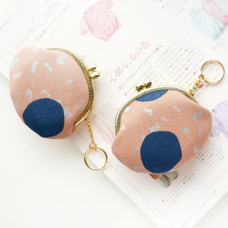 Sky Eclipse Blue Moon Small Round Gold Bag / Coin Purse【Made in Taiwan】 - กระเป๋าใส่เหรียญ - โลหะ สึชมพู