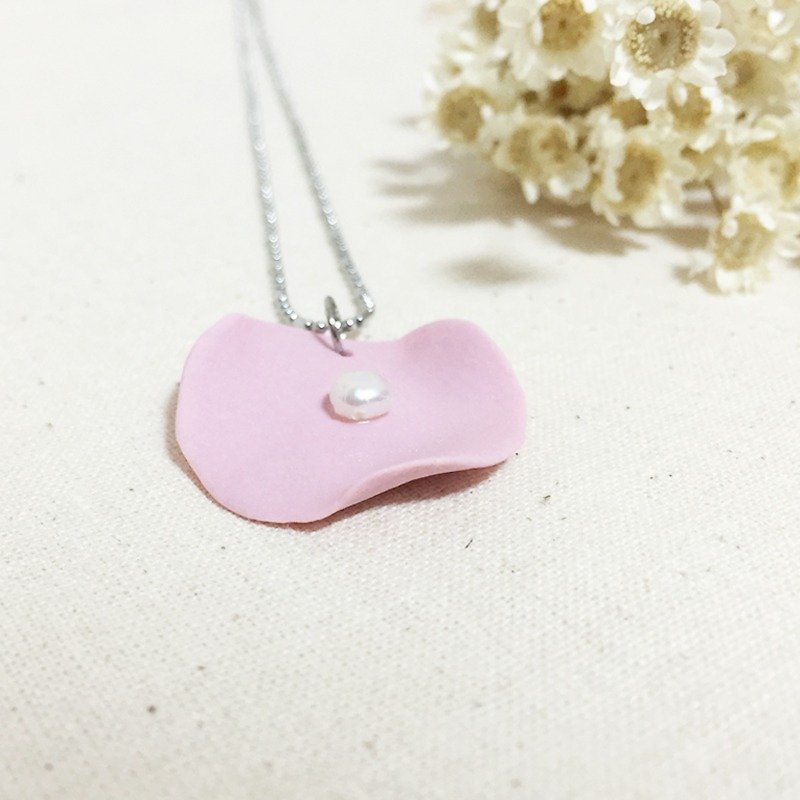 Handmade Clay Lotus Leaf with Pearl Necklace - Baby Pink - สร้อยคอ - ดินเผา 