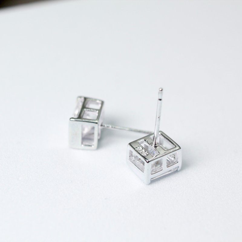 Square zircon。EARRING。SILVER JEWELRY SERIES - Earrings & Clip-ons - Sterling Silver White