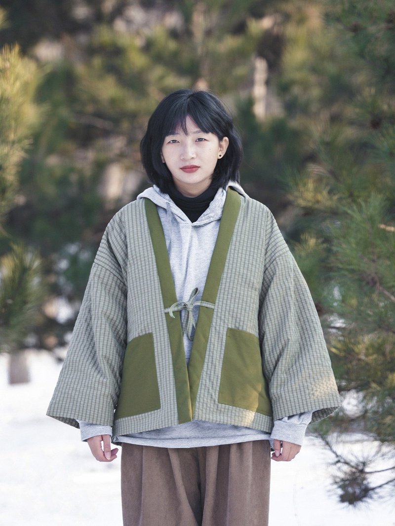 Japanese style down jacket green plaid robe - เสื้อแจ็คเก็ต - วัสดุอื่นๆ สีเขียว