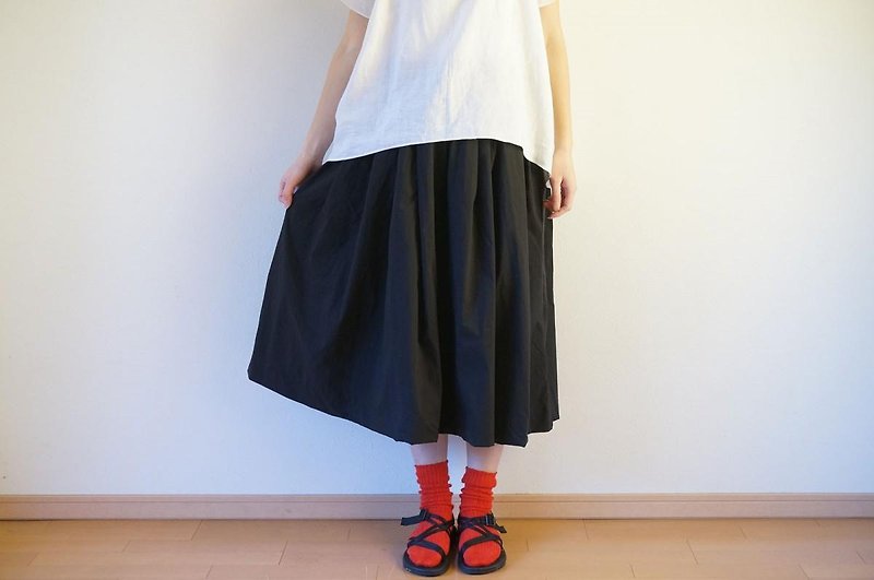 Cotton typewriter tuck skirt ladies BLACK - スカート - コットン・麻 ブラック