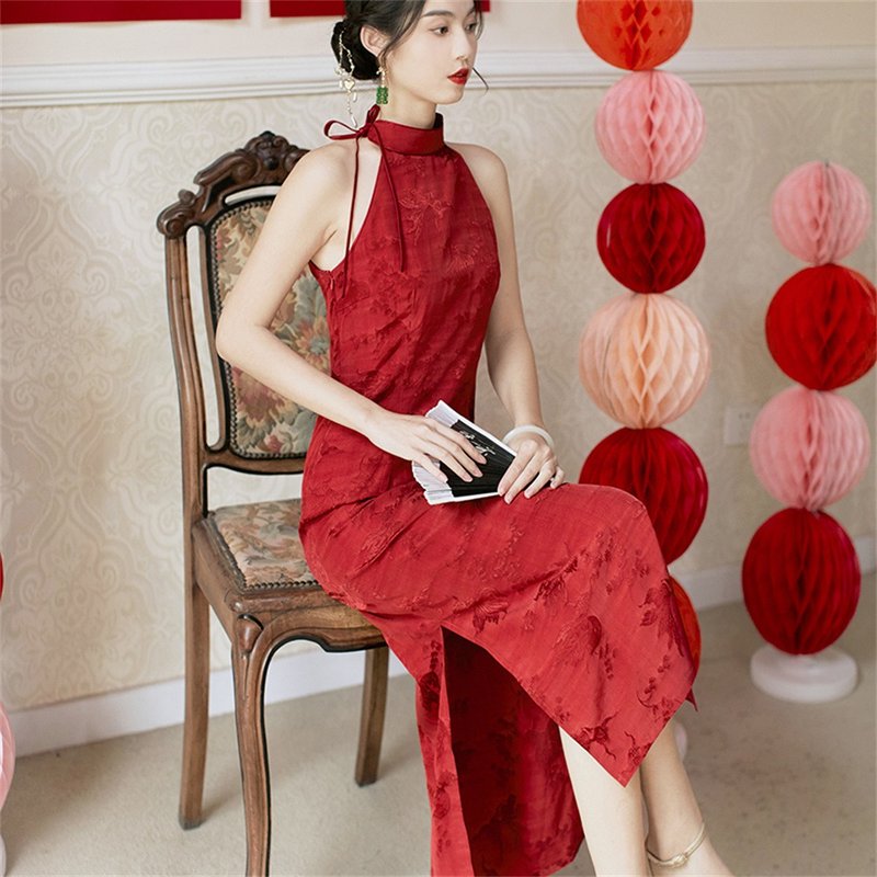 Wine red slim sleeveless hanging neck cheongsam retro improved Chinese bride toast dress dress dress - Qipao - Other Man-Made Fibers Red