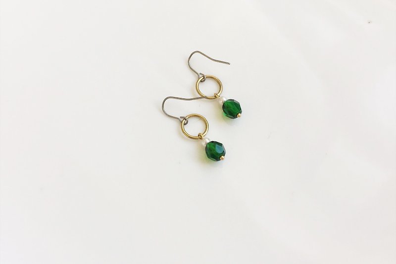 美しい緑の結晶の真鍮のイヤリング - ピアス・イヤリング - 宝石 グリーン