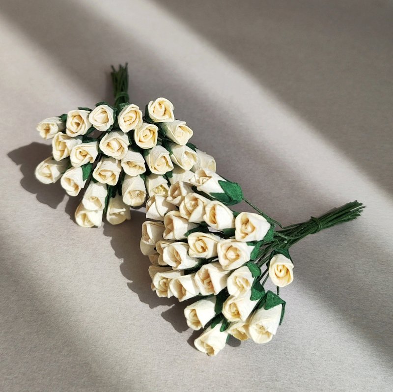 Paper flower, 50 pieces, size 1x0.8  cm. budding rose flower, ivory color. - 其他 - 紙 黃色