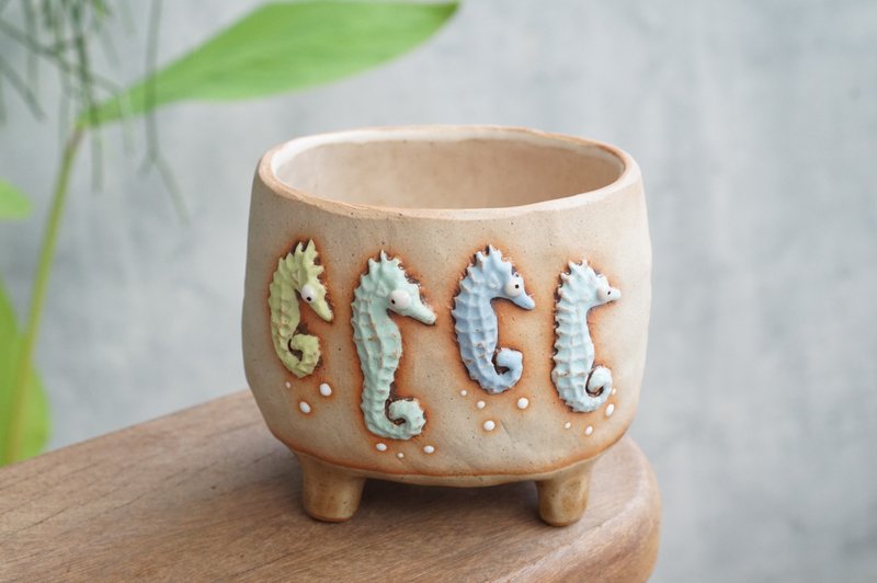 Plant pot with a seahorse,lithops,cactus,ceramics,pottery,handmade - 花瓶/花器 - 陶 多色