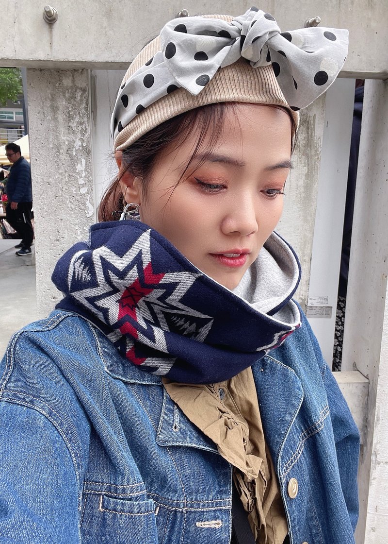 Red Deer Rectangle pattern Scarf - ผ้าพันคอถัก - ผ้าฝ้าย/ผ้าลินิน สีน้ำเงิน