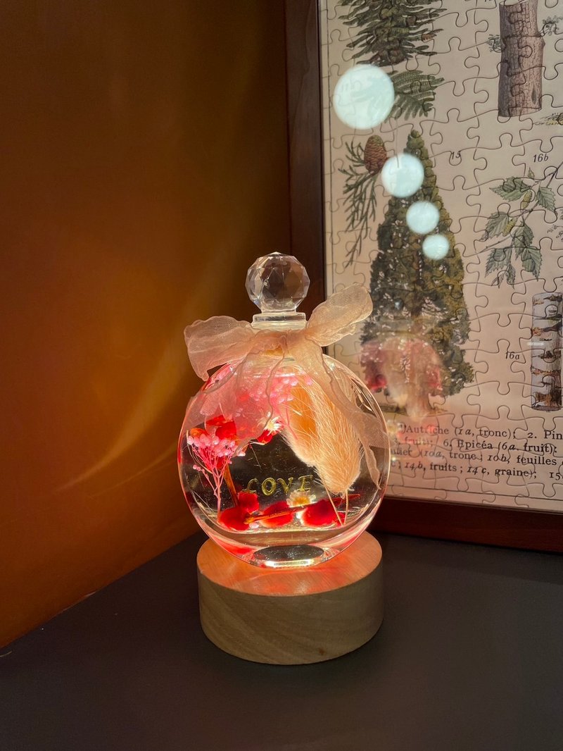 嵐緹花香室 浪漫永生花浮游花燈 生日禮物/永生花/母親節禮物 - 乾燥花/永生花 - 玻璃 