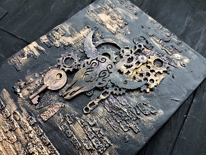 Steampunk journal handmade for sale Gothic grimoire notebook mechanical blank - 筆記簿/手帳 - 紙 黑色