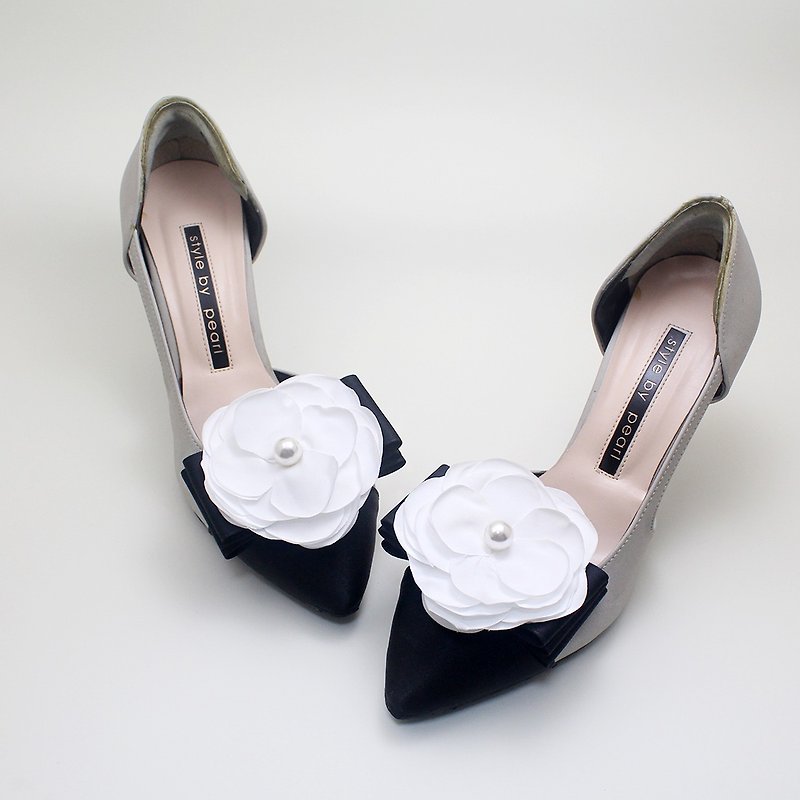 Big Camellia RIbbon Bridal Wedding ShoesClips for Wedding Party - แผ่นรองเท้า - วัสดุอื่นๆ ขาว