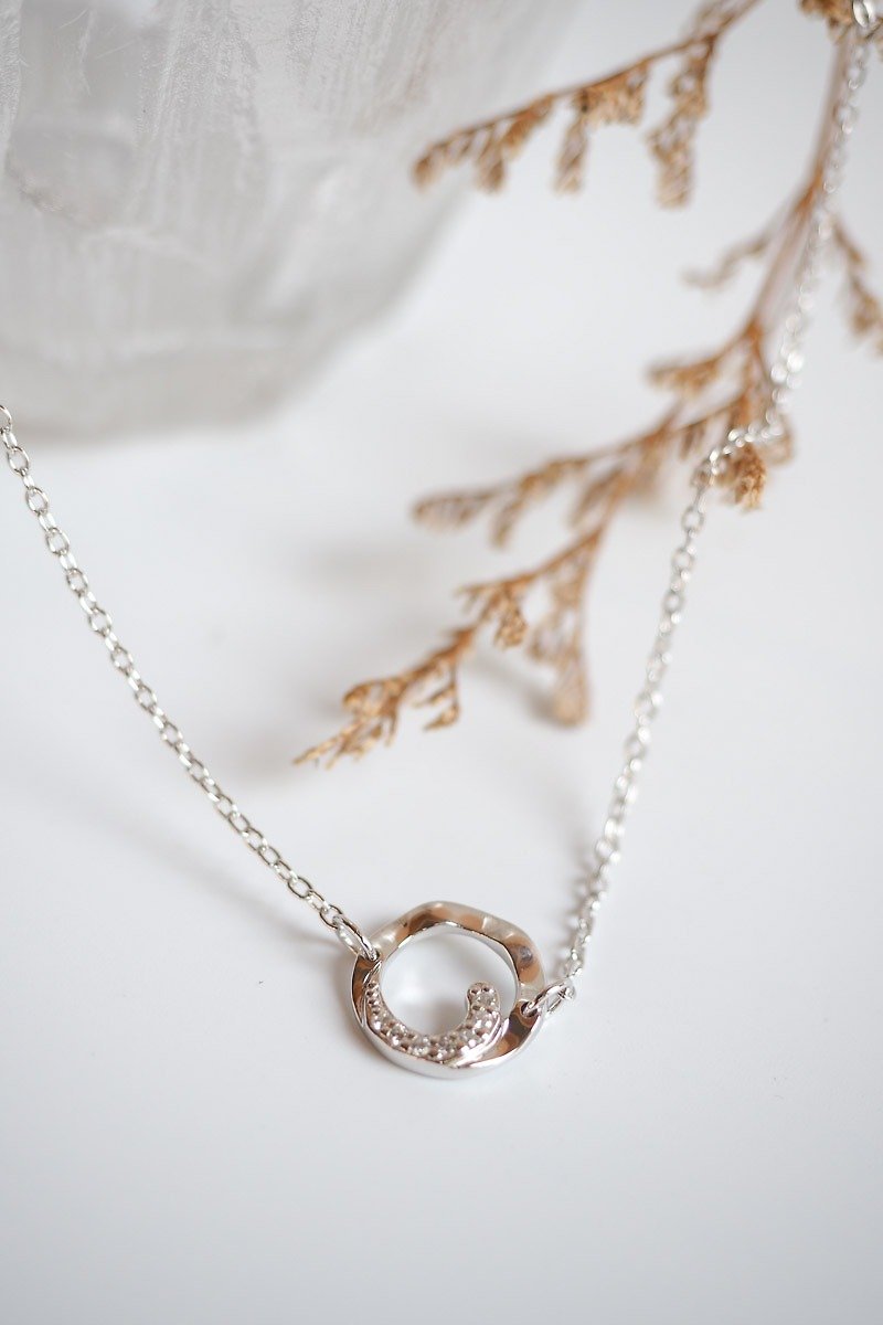 Wavy circle sterling silver necklace Twotone Pink/White - สร้อยคอ - เงินแท้ สึชมพู