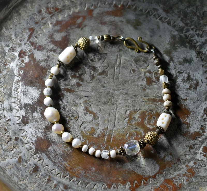 ヴィンテージオーロラビーズ、ホワイトダイスビーズ、つぶつぶブラス、淡水パール、多彩ホワイトビーズのブレス - 手鍊/手環 - 玻璃 白色