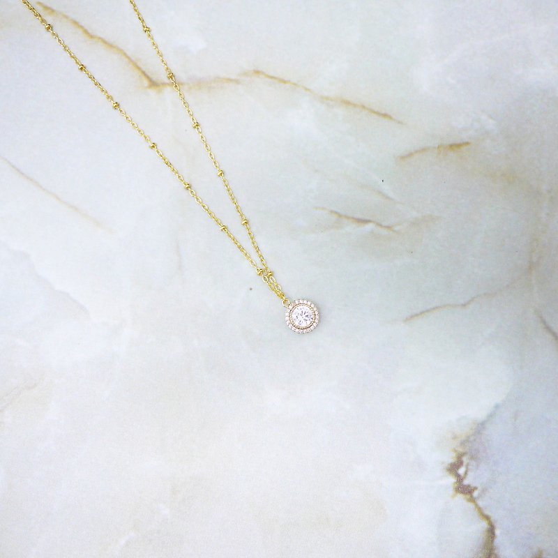 Delicate and elegant design necklace - Necklaces - Other Metals Gold