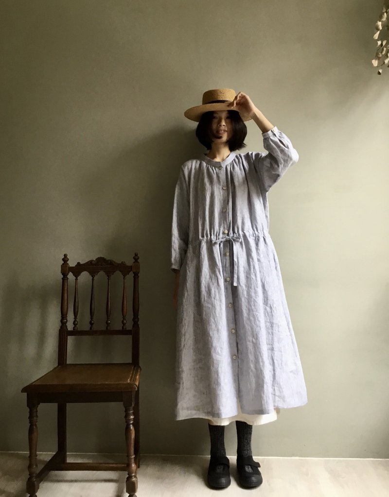南方小旅行/小立領全開扣洋裝/抽繩細摺/藍白條紋亞麻長版洋裝 - 洋裝/連身裙 - 棉．麻 