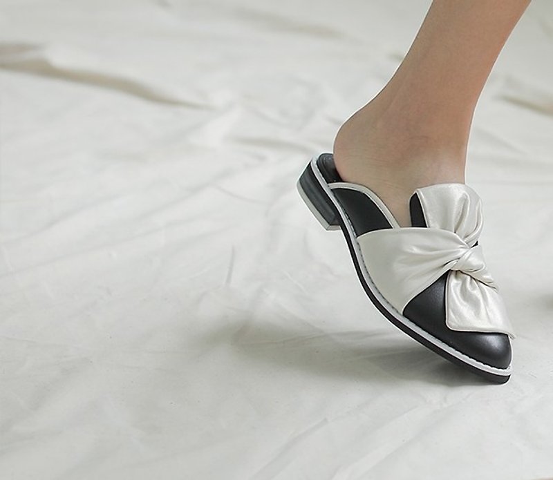 Flower knot decoration wave side slippers type leather shoes slipper black and white - รองเท้ารัดส้น - หนังแท้ สีดำ