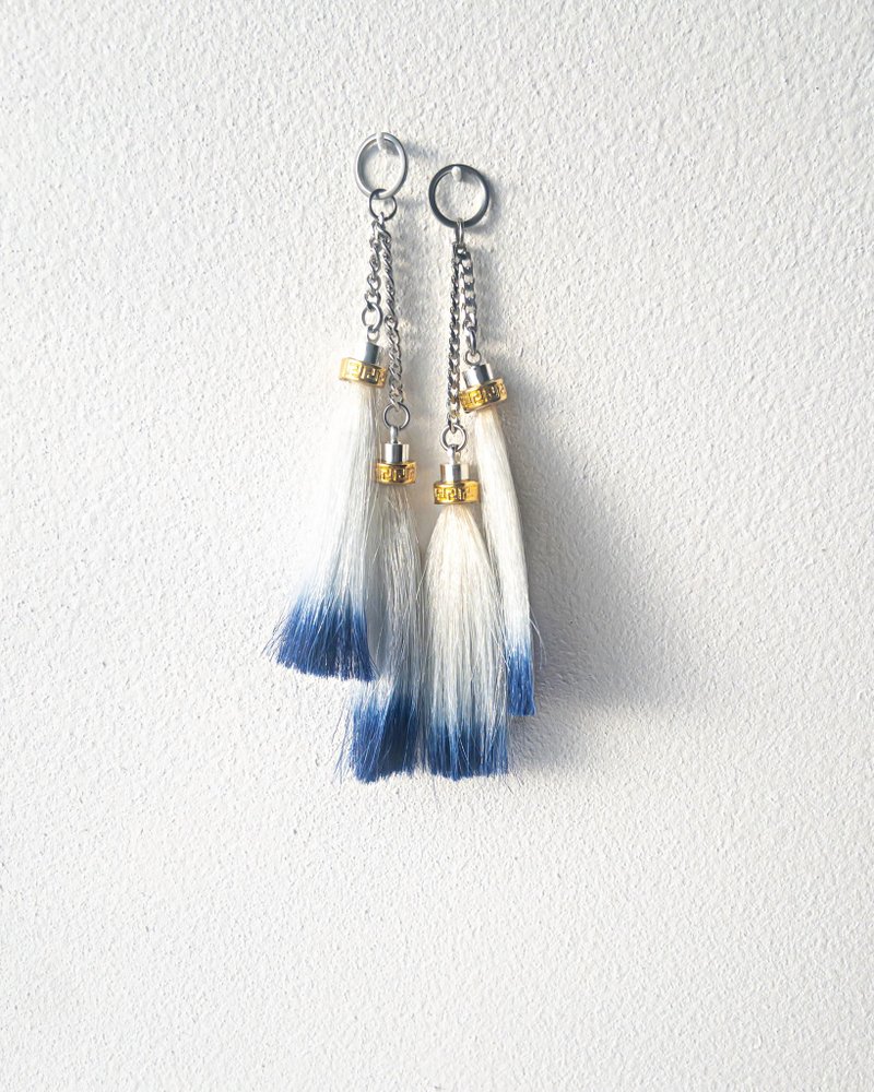 Custom charms/Interchangeable/着せ替えチャーム/horse hair double blue - ピアス・イヤリング - その他の素材 ブルー