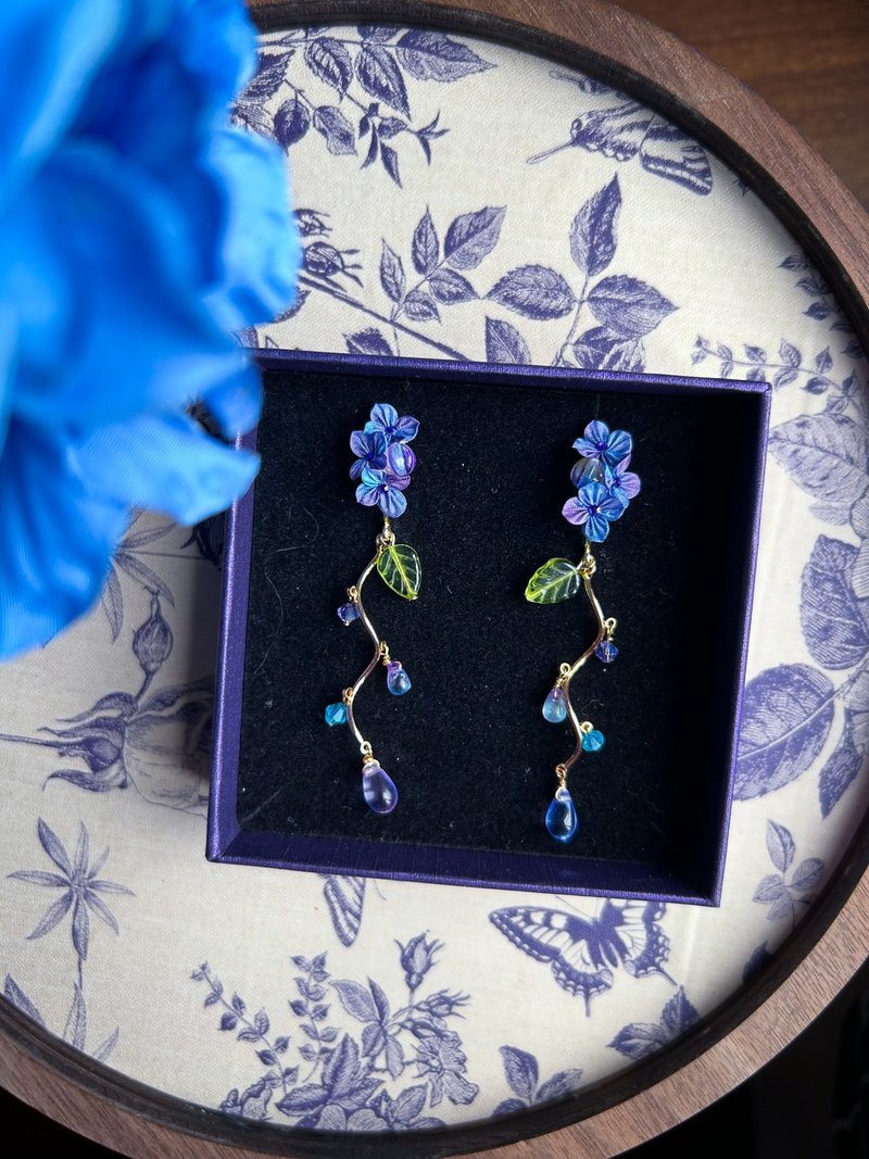 Fine fabric flower hydrangea earrings (dark blue purple) - Earrings & Clip-ons - Other Man-Made Fibers Multicolor