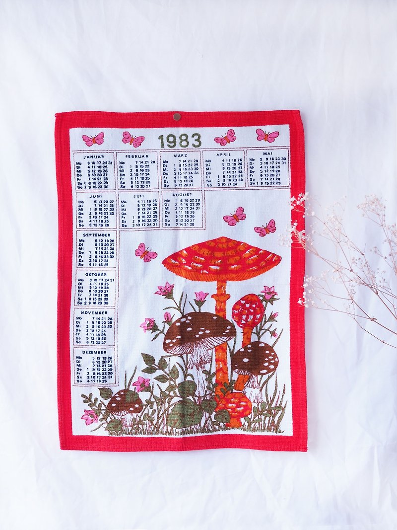 Red mushroom calendar - Wall Décor - Other Materials Red