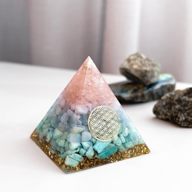 Pre-order [Rose Quartz, Blue Chalcedony, Stone] Orgonite Crystal Energy Pyramid 8x8 c - ของวางตกแต่ง - คริสตัล หลากหลายสี