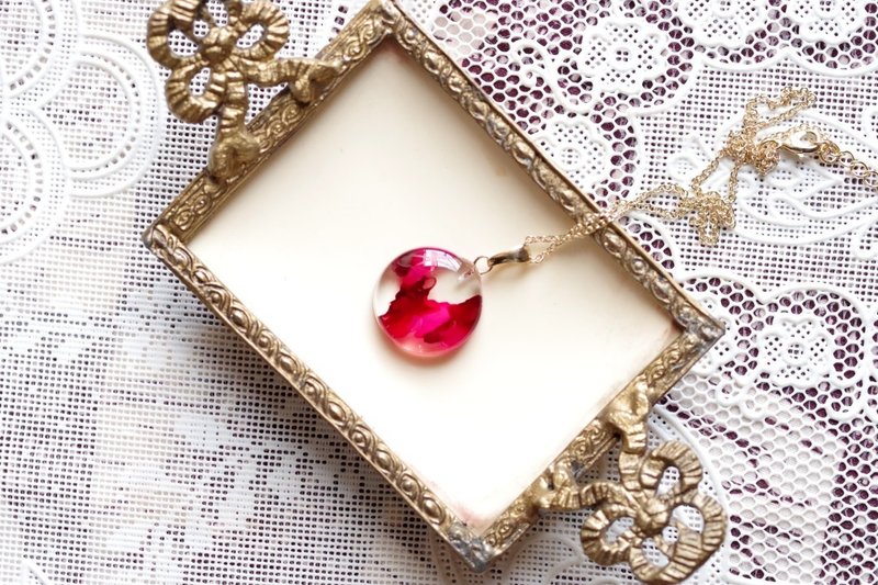 Resin Art Round Pendant - Sick Rose - Necklaces - Resin Pink