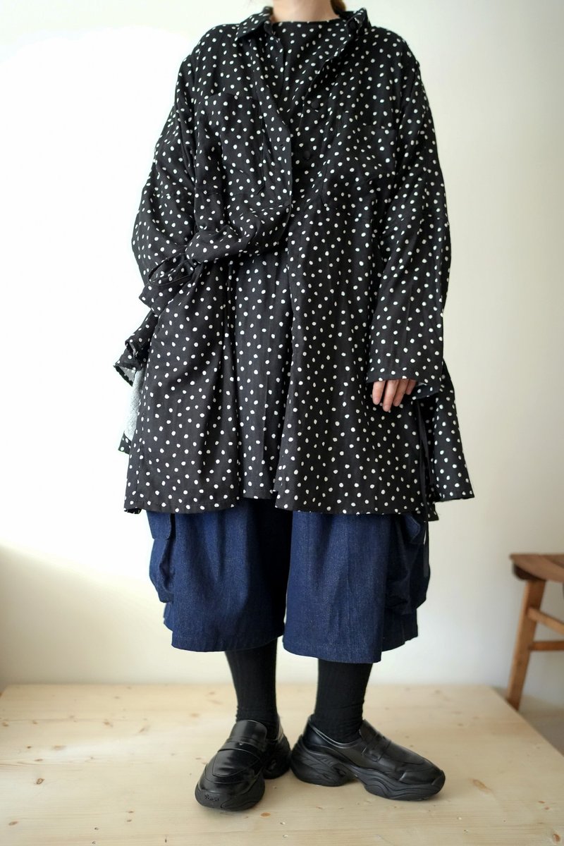 Soft Polka Dot Tie Shirt Dress - เสื้อเชิ้ตผู้หญิง - ผ้าฝ้าย/ผ้าลินิน สีดำ