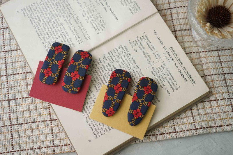 古董領帶改製髮夾-CHANEL-花朵紅-兩入一組-耶誕禮物 - 髮夾/髮圈 - 絲．絹 紅色