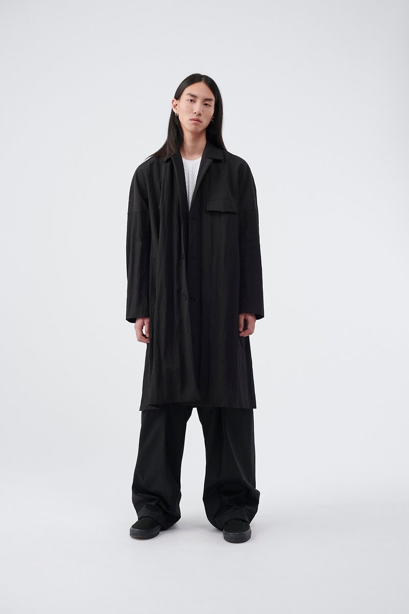 西裝領長版大衣 - 泉金屬布料寬大個性外套設計 - 外套/大衣 - 棉．麻 黑色