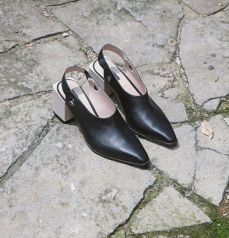 Under the U-shaped retro leather heel shoes black - รองเท้ารัดส้น - หนังแท้ สีดำ