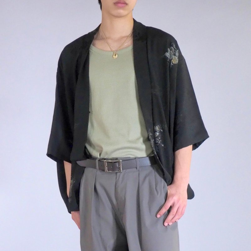 【日本製造】 柔軟絲綢黑色羽衣、植物圖案、男女皆宜的羽衣 - 女大衣/外套 - 絲．絹 黑色