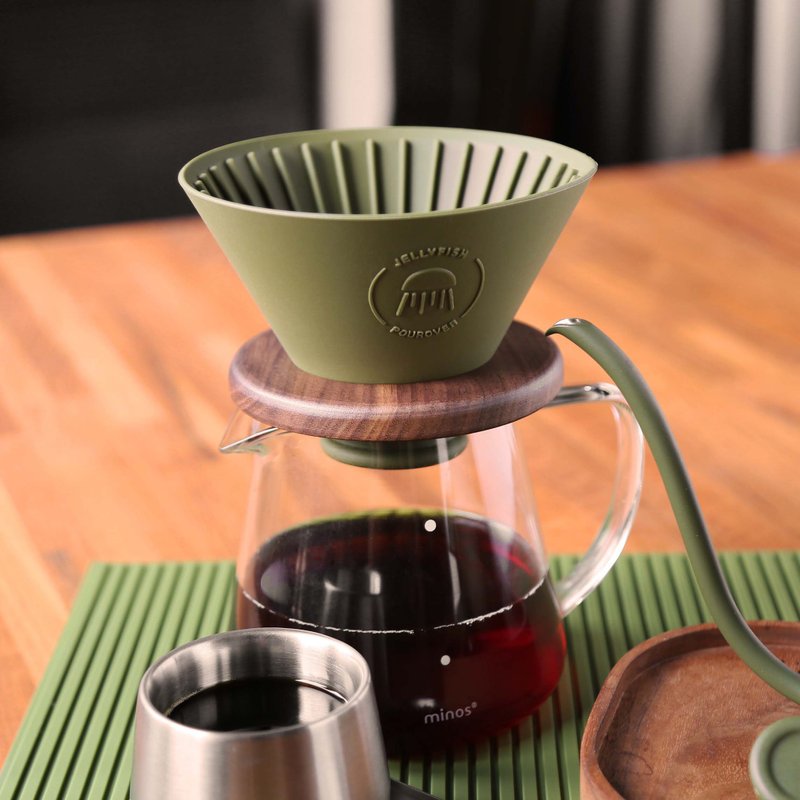 甘霖濾杯－大份量矽膠濾杯  附胡桃木木頭濾杯座 - 咖啡壺/手沖壺 - 矽膠 多色