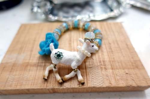 TIMBEE LO shop TIMBEE LO 塑膠綿羊珍珠珠子彈性橡筋手鏈手鍊寶石皇冠活動手腳