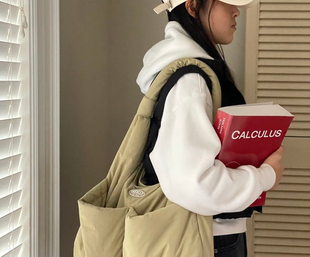 ★送料・関税込★THE ALLY★THE ALLY ARIA BAG★バッグ★ Korea The Ally | Aria bag 아리아백 | Korean style cloud bag
