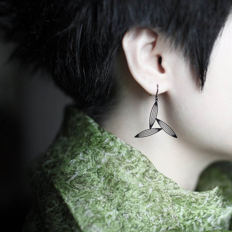 moorigin 淡竹三葉耳環 | 可改夾式・醫療鋼・抗過敏・不掉色 - 耳環/耳夾/耳骨夾 - 不鏽鋼 金色