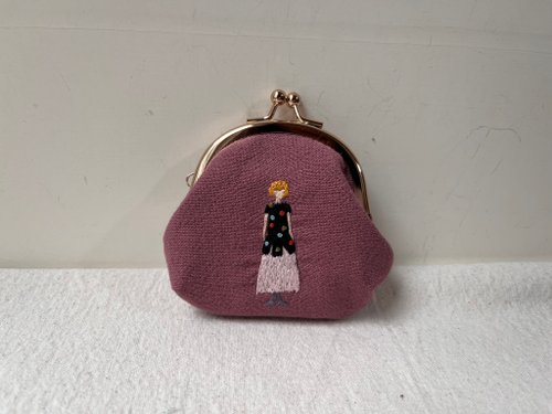隅隅實驗室-1000枚女子展 fingirl1000-NO.1024 一股刺繡握握口金包 1000枚女子展