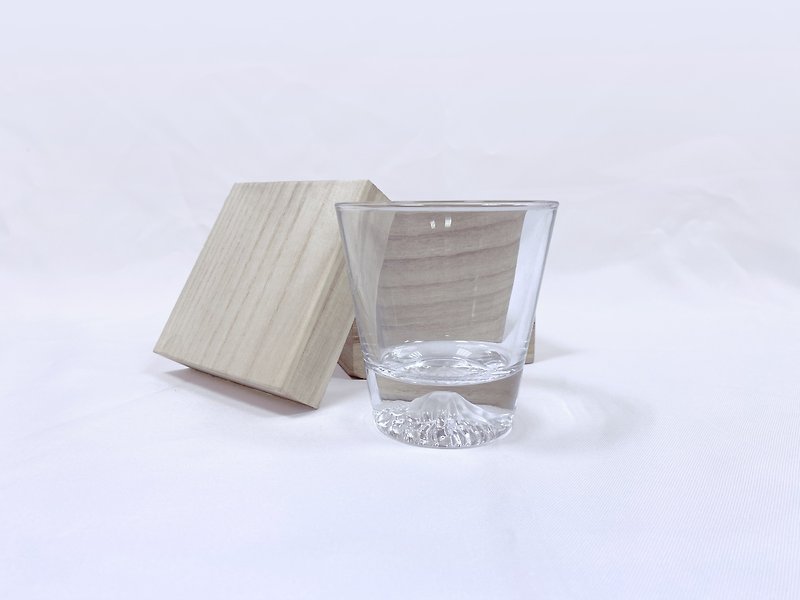 Exquisite customized whiskey glass with wooden box Mount Fuji glass glass laser engraving - Bar Glasses & Drinkware - Glass Transparent