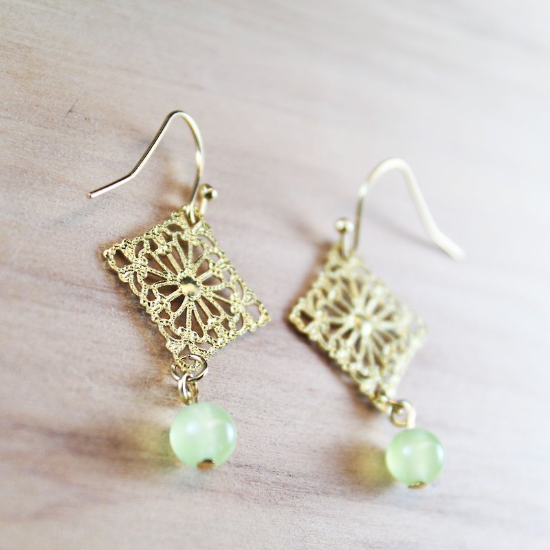 【Collection of gold lake】 square flower earrings grass green section | clip-style earrings earrings can be changed for sterling silver needles | grass green chalcedony | brass | natural stone earrings, Chinese ancient wind ornaments E28 - Earrings & Clip-ons - Gemstone Green