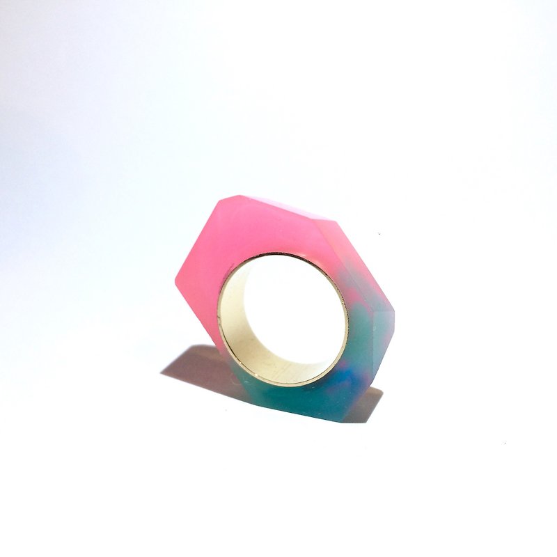 PRISMリング　ゴールド・ピンクブルー - リング - 金属 ピンク